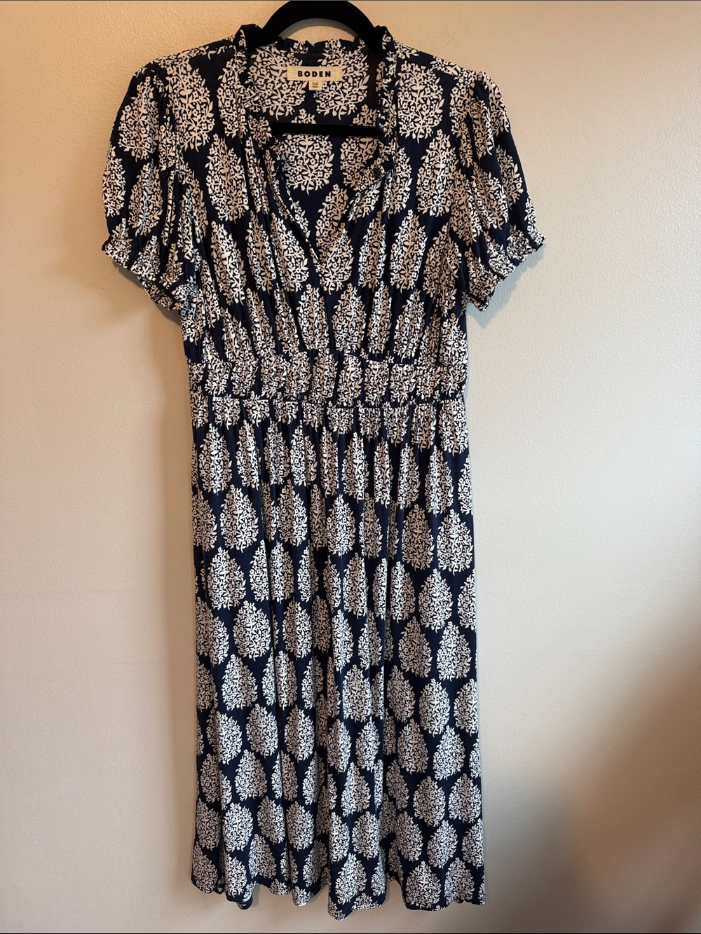Boden Navy and White Printed V‑Neck Jersey Midi Dress, size 6P